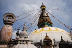 This image has an empty alt attribute; its file name is i.Stupa_.Kathmandu_Swayambunath_Stupa.thumb_.jpg